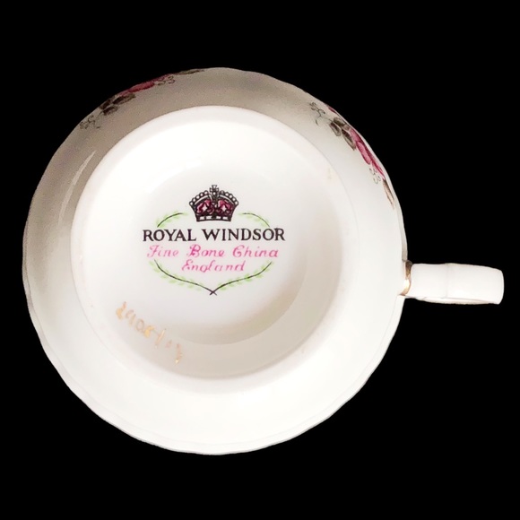 Vintage Royal Windsor Fine Bone China Tea Cup & Saucer Set Cottage Roses Pattern - Picture 6 of 8